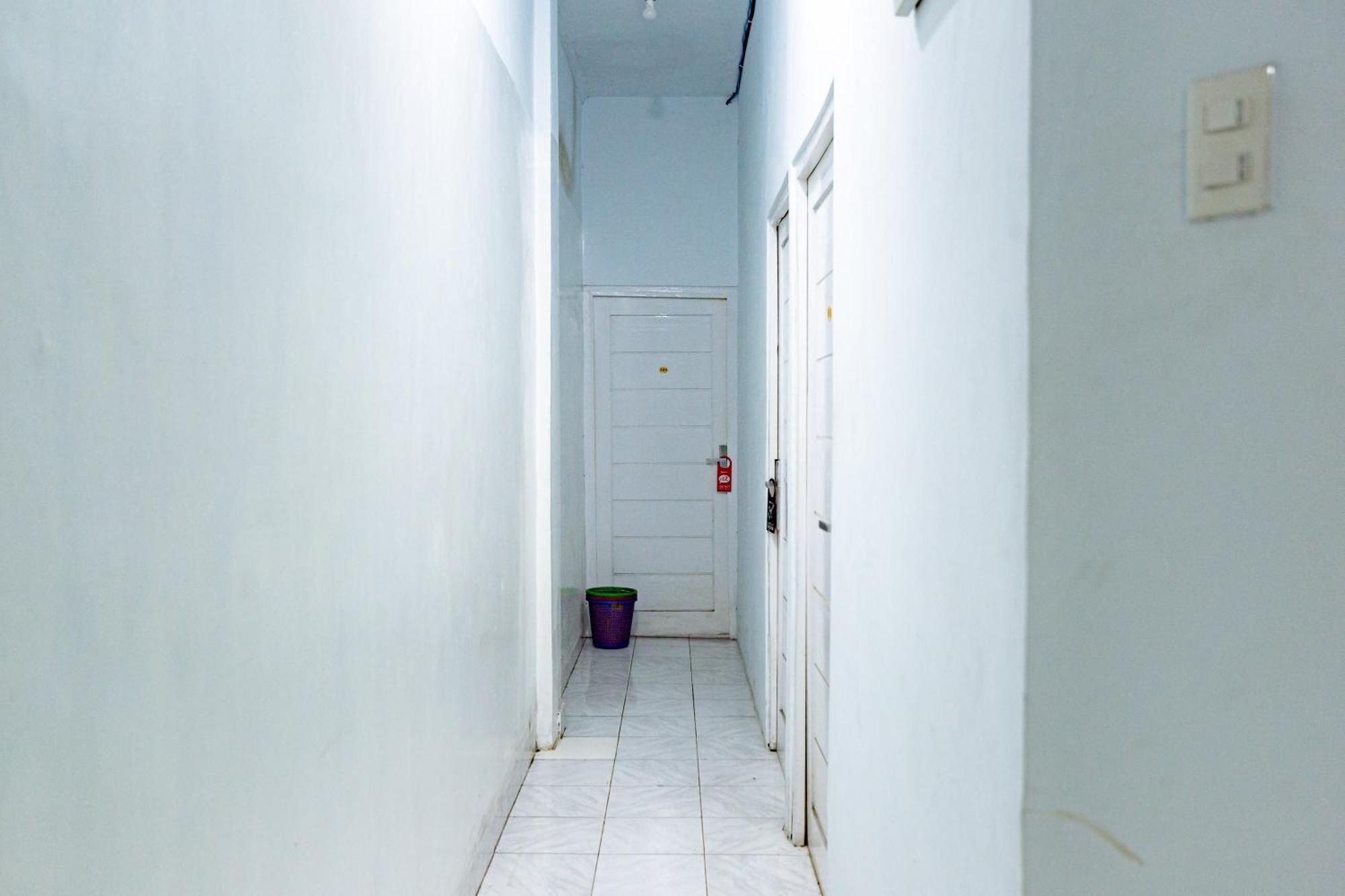 Отель Reddoorz Near Rsud Dr Pringadi Medan 3 Экстерьер фото