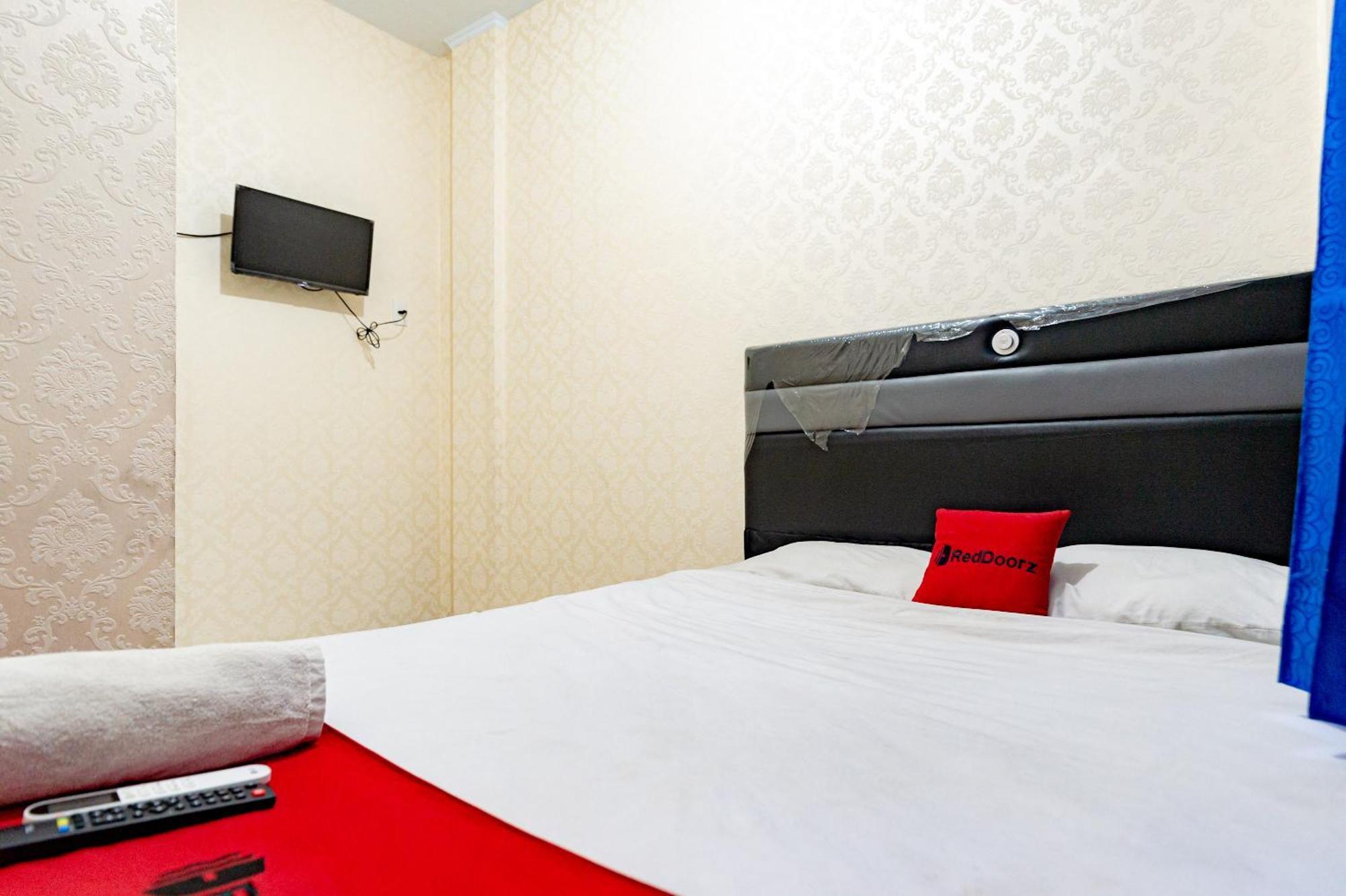 Отель Reddoorz Near Rsud Dr Pringadi Medan 3 Экстерьер фото