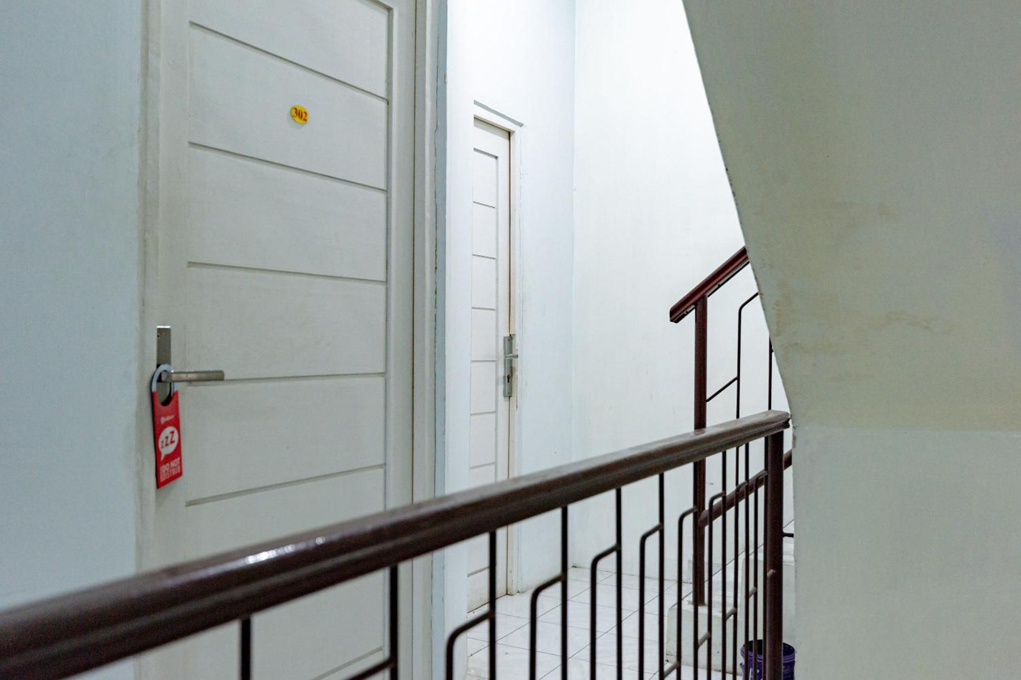 Отель Reddoorz Near Rsud Dr Pringadi Medan 3 Экстерьер фото