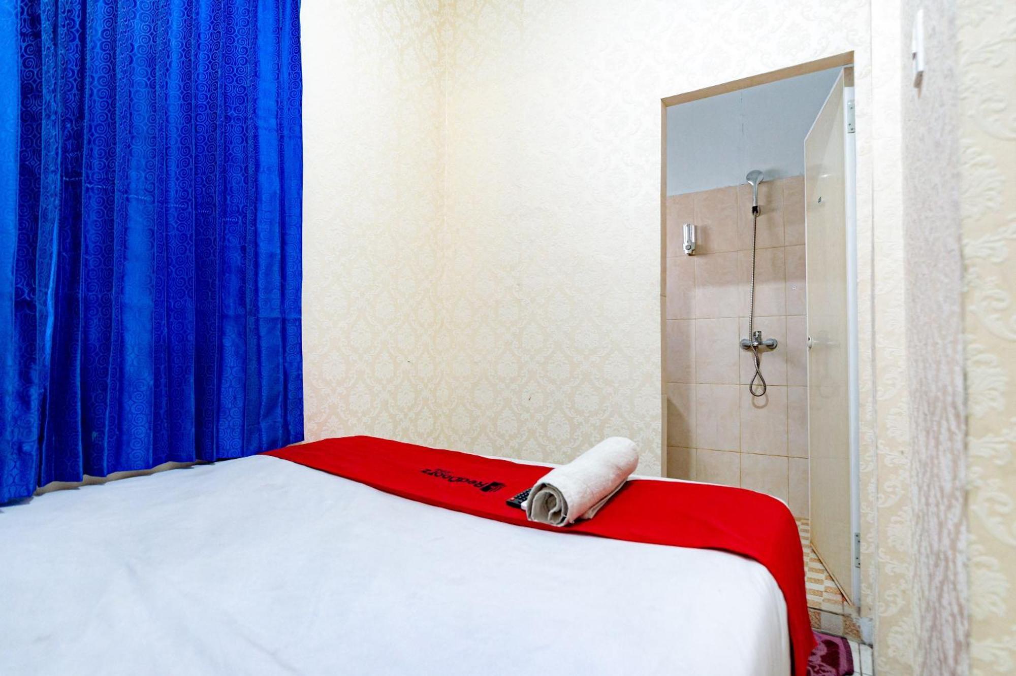 Отель Reddoorz Near Rsud Dr Pringadi Medan 3 Экстерьер фото